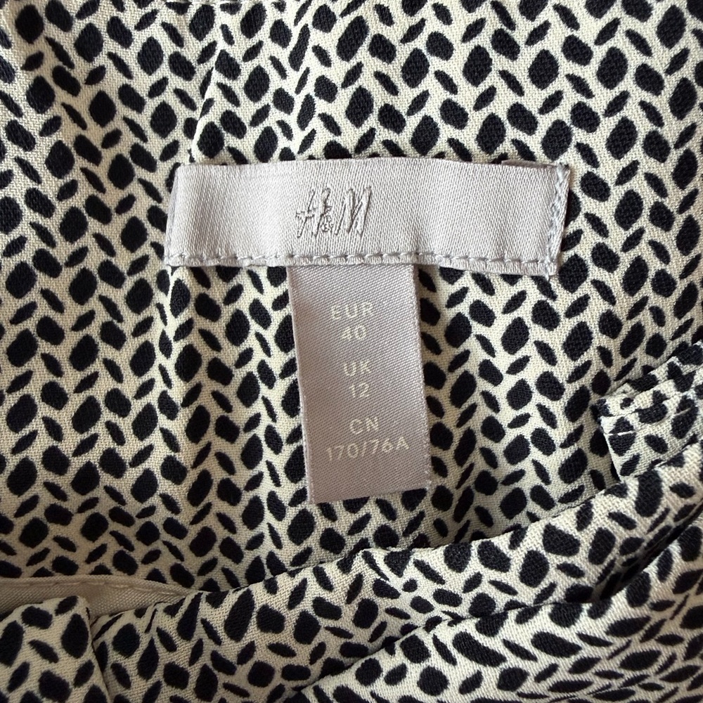 H&M High-Waisted Patterned Shorts - Picture 5 of 5